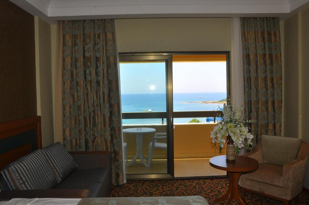 Ozkaymak Select Hotel อลันยา ภายนอก รูปภาพ